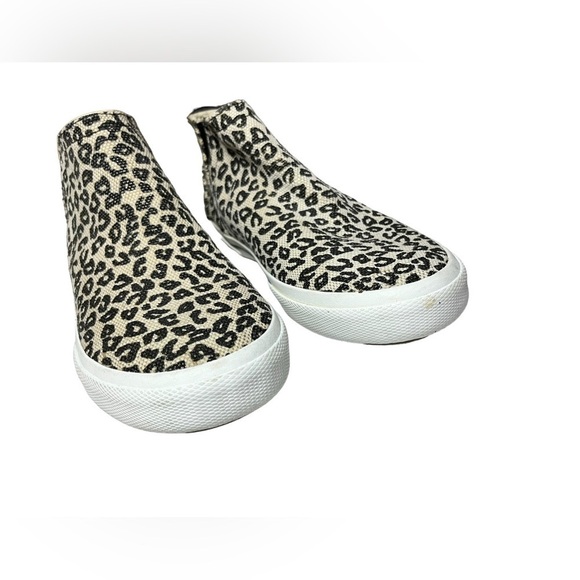 Sperry Cheetah Print Boat Shoe, 6.5M, slight imperfection on left shoe. - Picture 3 of 8